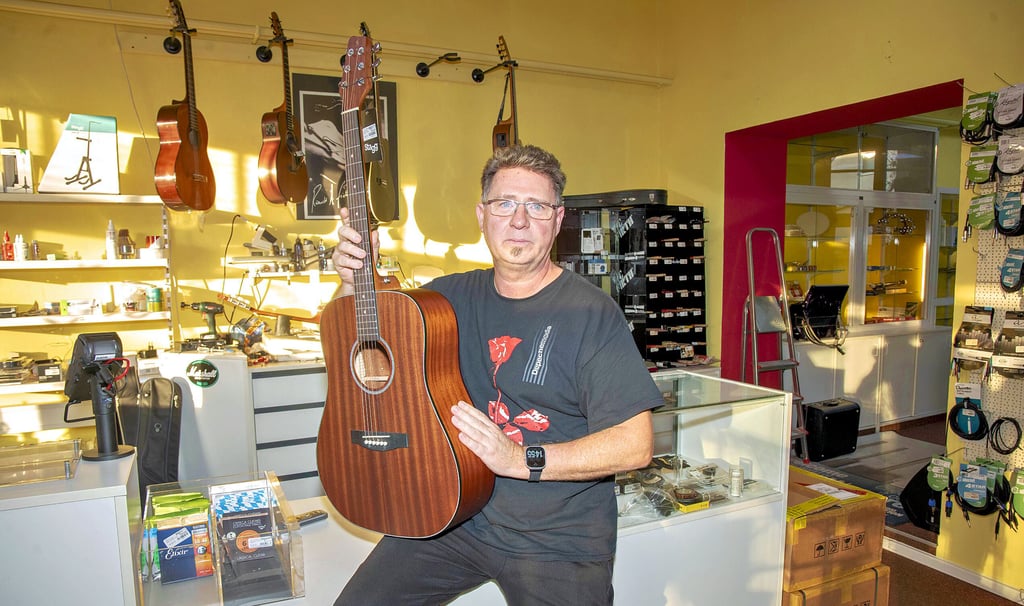 Vor 105 Jahren wurde Musik-Erber gegründet. Hanjo Kopp muss das Geschäft zum Jahresende schließen. Es rechnet sich nicht mehr.