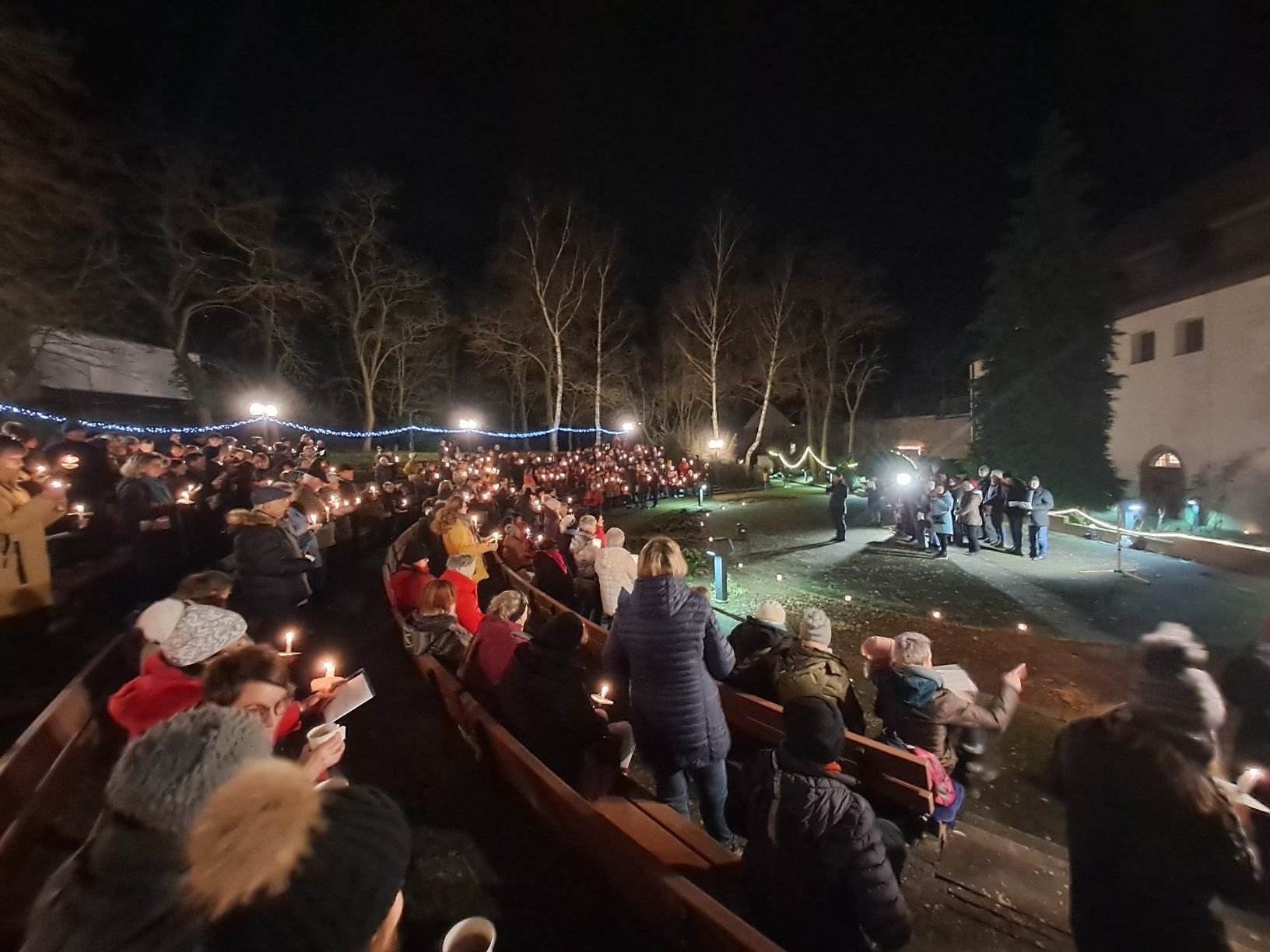 Besondere Stimmung: Riesenchor in Sangerhausen: Vorm Fest geht es zum Weihnachtssingen ans Alte Schloss