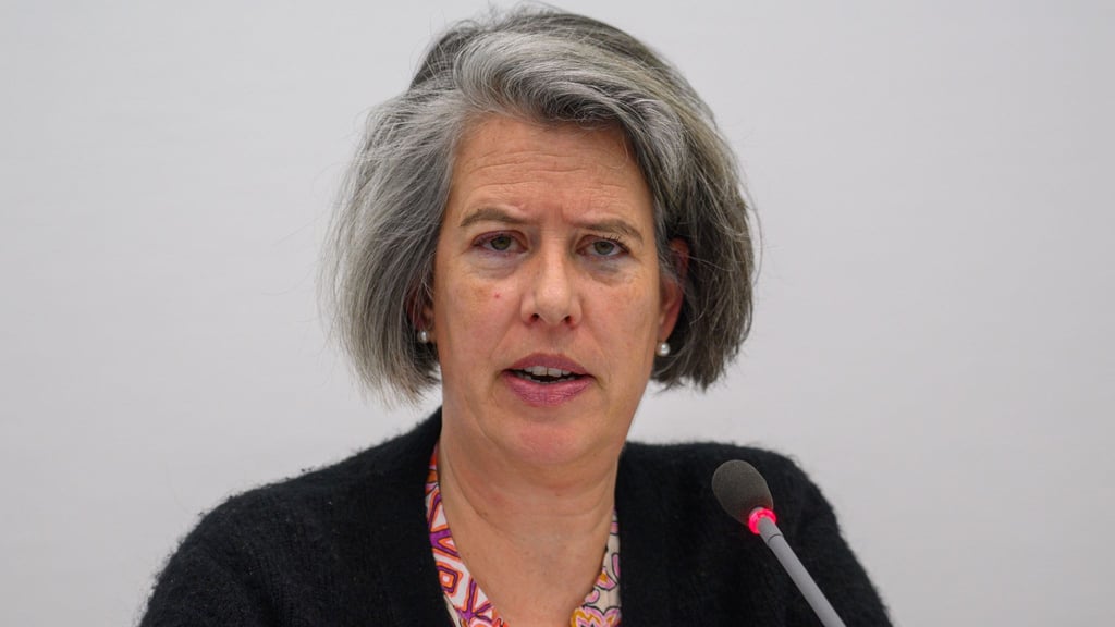 Innenministerin Tamara Zieschang (CDU) will bei Fußballspielen mehr Sicherheit mit weniger Polizisten. (Archivbild)