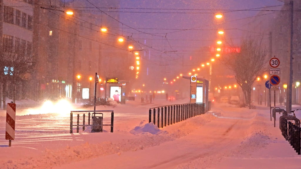 Einige Prognosen warnen vor einem Jahrhundertwinter, doch lässt sich so etwas überhaupt seriös vorhersagen? Das sagen Experten.