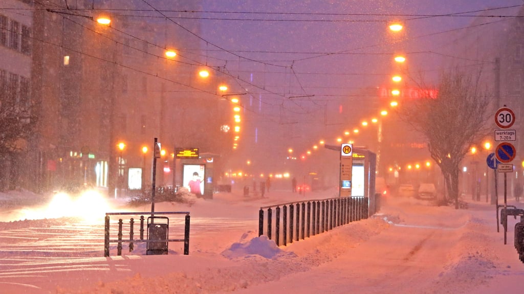 Einige Prognosen warnen vor einem Jahrhundertwinter, doch lässt sich so etwas überhaupt seriös vorhersagen? Das sagen Experten.