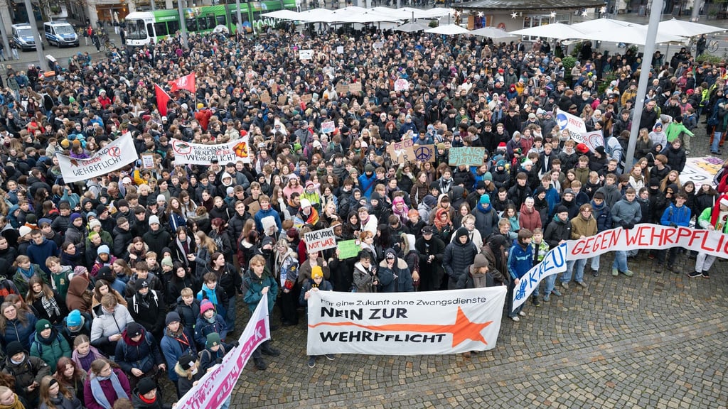 In Dresden begann der Protest um 10.00 Uhr.