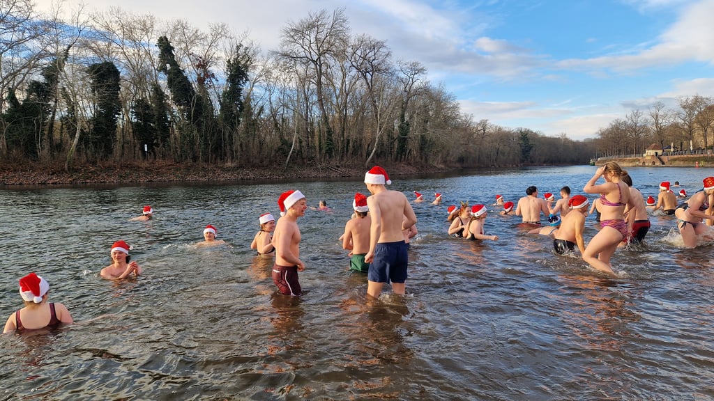 Am Samstagnachmittag fand das traditionelle Nikolaus-Saaleschwimmen statt.
