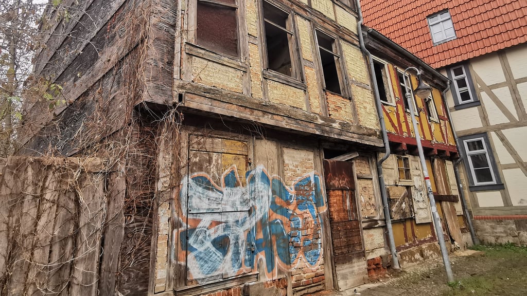 Ein Lost Place mitten in der Altstadt: In der Voigtei in Halberstadt dämmert eine alte Zigarrenfabrik ihrem Ende entgegen.