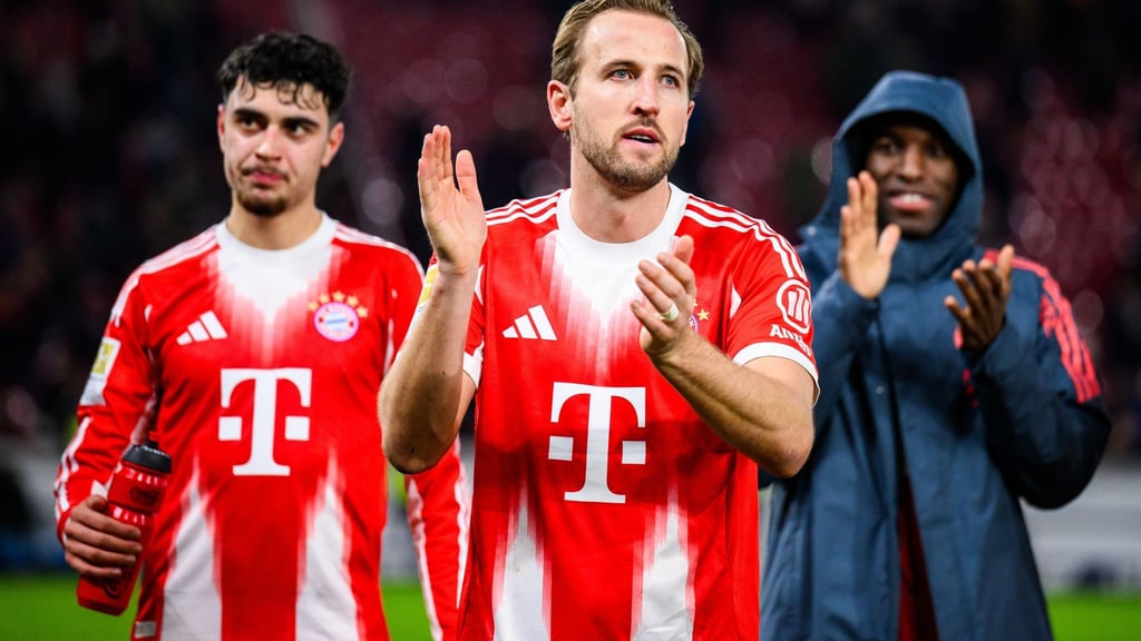 Dreifachtorschütze beim Sieg in Stuttgart: Bayern-Star Harry Kane (M.).