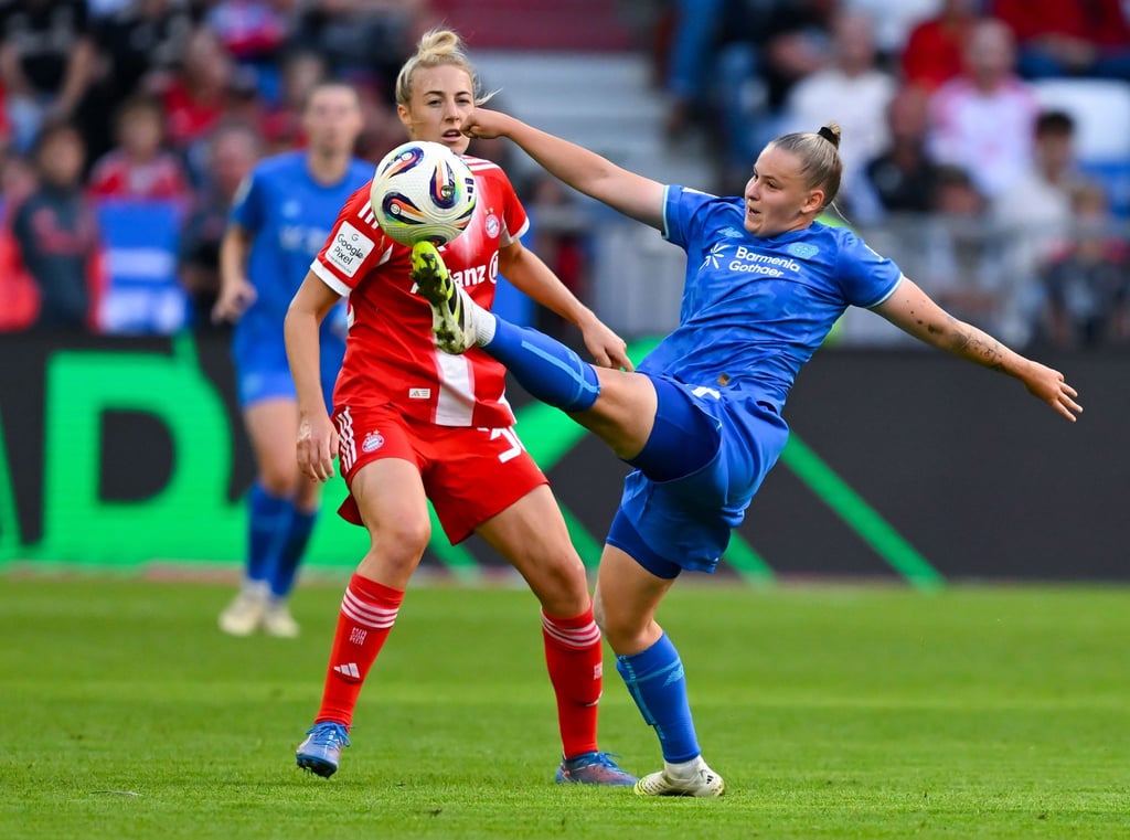 Vanessa Fudalla (r), hier im Spiel im September gegen den FC Bayern, traf gegen ihren ehemaligen Verein. (Archivbild)