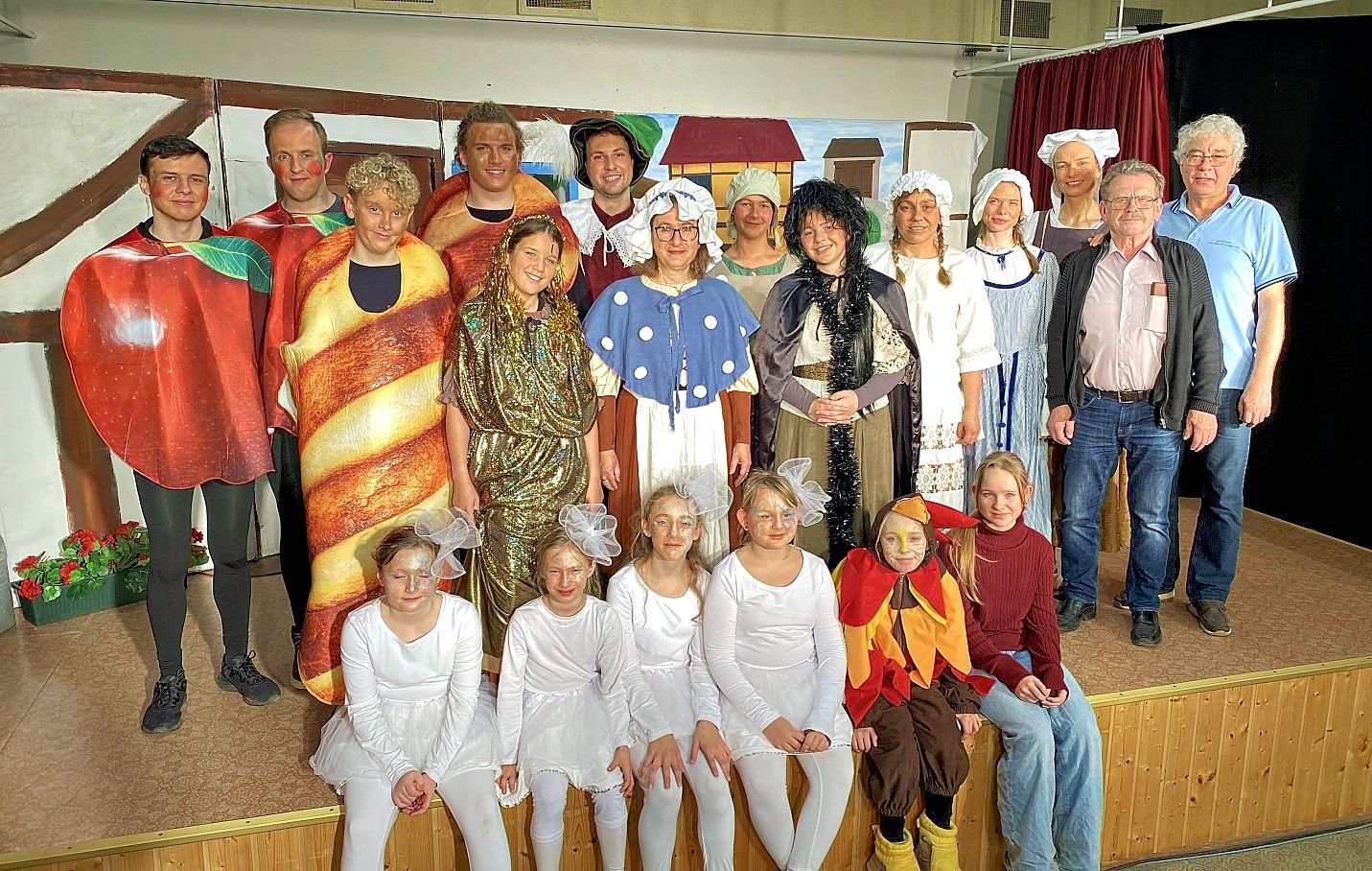 55. Spielzeit für Genthiner Amateurtheater: Märchenzeit: Langer Applaus nach Premiere von „Frau Holle“