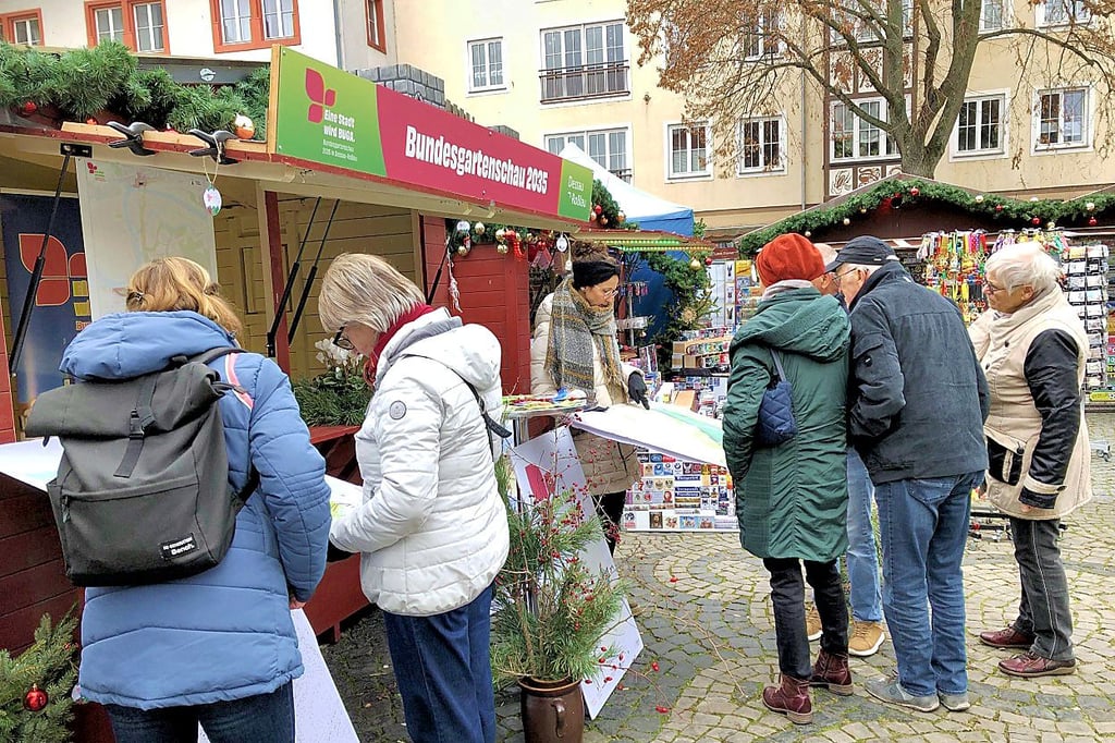 Die Buga-Hütte  war oft dircht umringt, das  Interesse groß.  