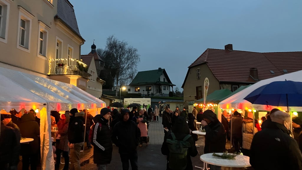 Gut besucht war die Neuauflage des Wichtelmarktes in Langendorf. Die Veranstaltung wurde 2024 das erste Mal auf dem Gemeindehof im Ort ausgerichtet. 