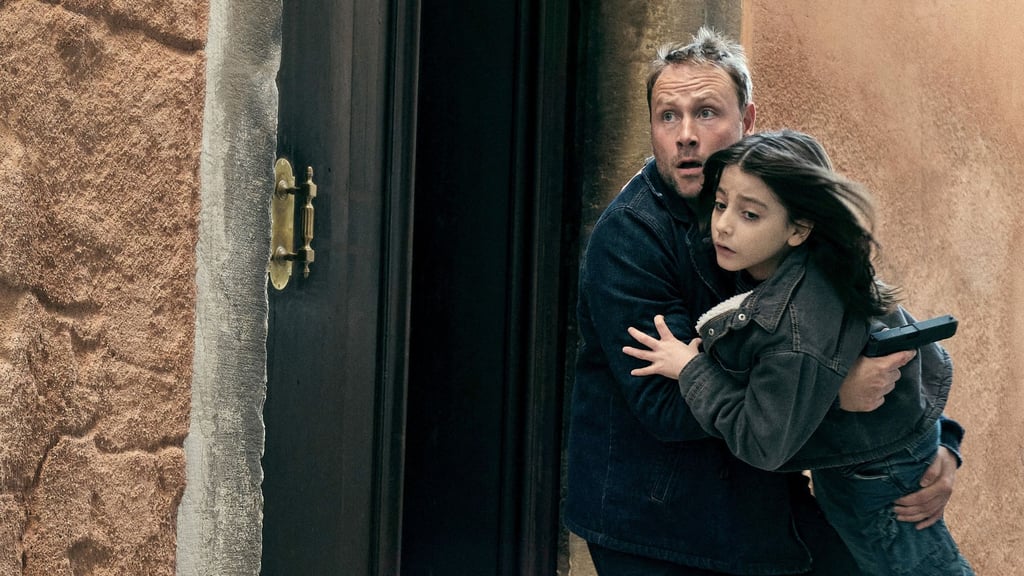 Max Riemelt (Angelo/Gabriel Wendt) und Ettore Rossetto (Rolle Luca) in einer Szene aus „Spurlos in Venedig“.