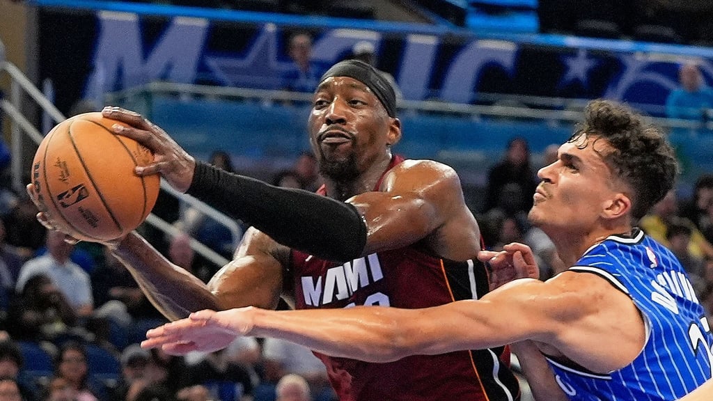 Die Magic um Tristan da Silva (r) feiern einen knappen Sieg.