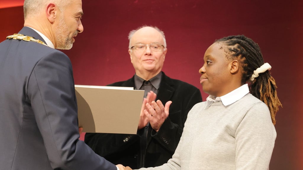 Weimarer Menschenrechtspreis geht an afrikanische Frauenrechtlerin.