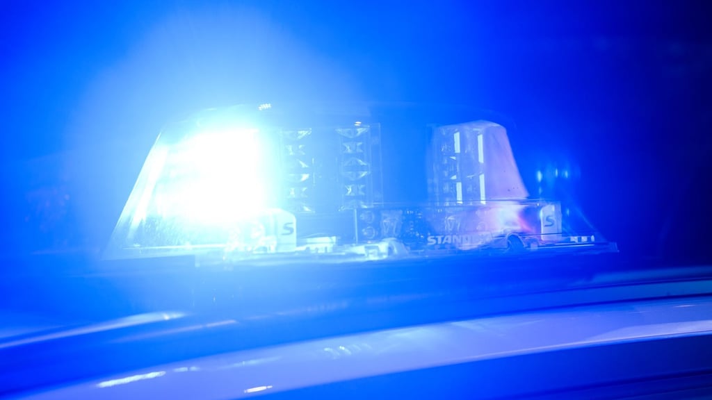 Aus drei Lkw sind in der Nacht zu Mittwoch auf der A2-Raststätte Krähenberge Süßigkeiten und Autoreifen gestohlen worden.