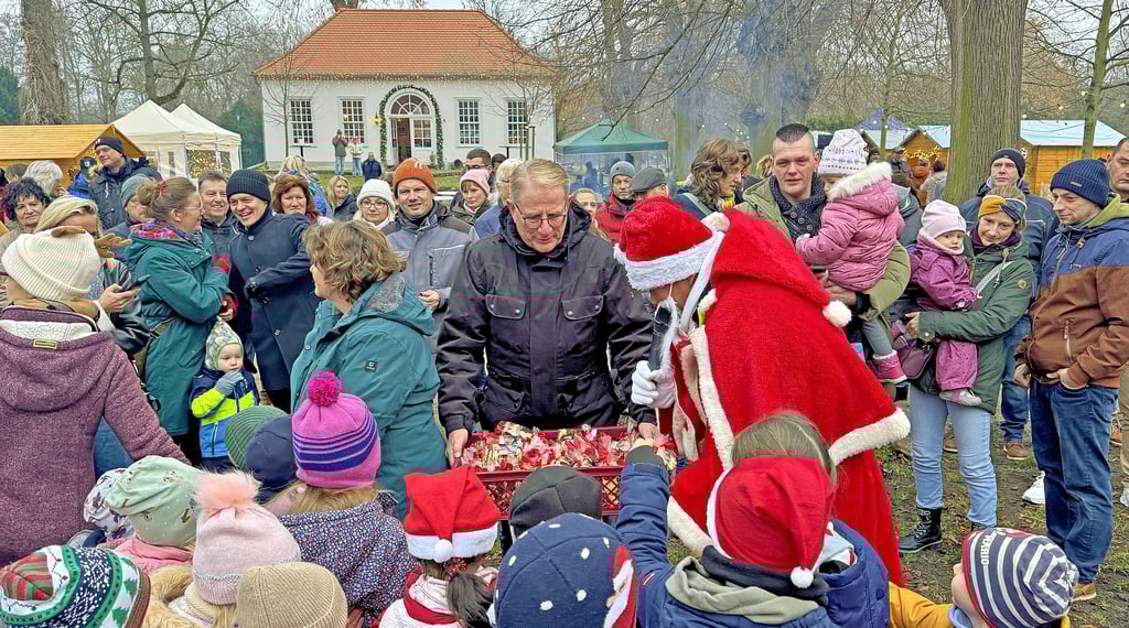 Premiere beim Möckeraner Weihnachtsmarkt: Erstmals wurde im  Schlosspark geklönt.