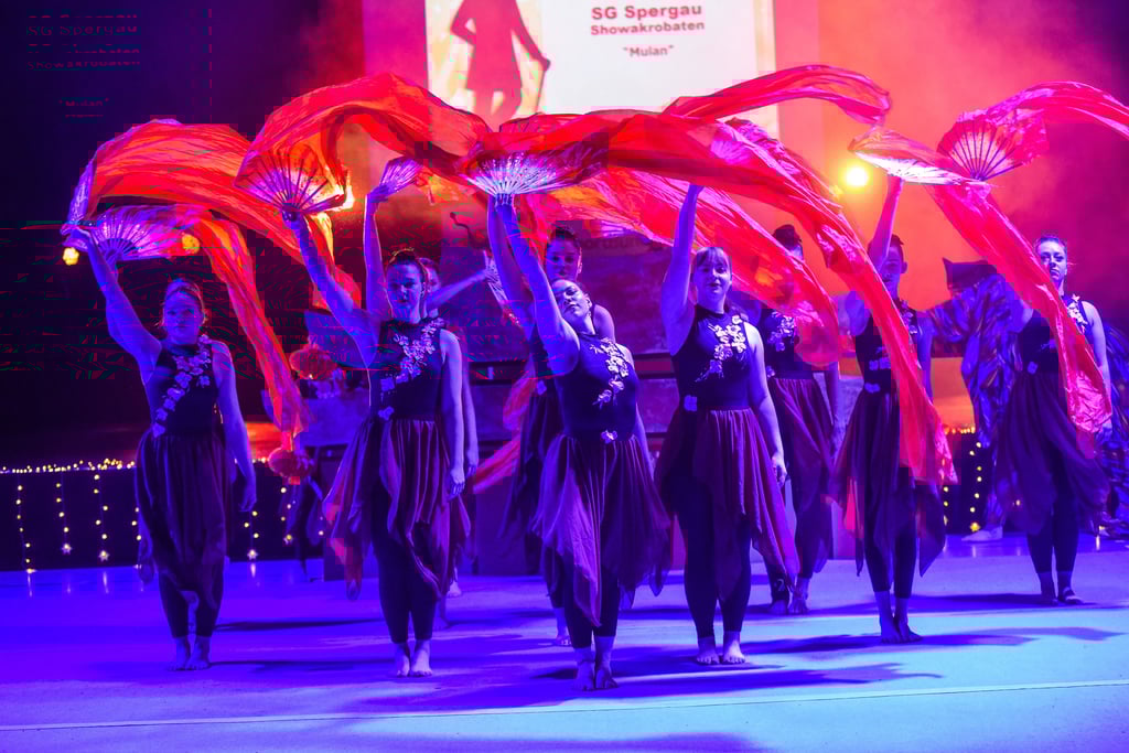 In die Welt von „Mulan“ lockten die Showakrobaten der SG Spergau das Publikum und fesselten es mit ihrer Darbietung.