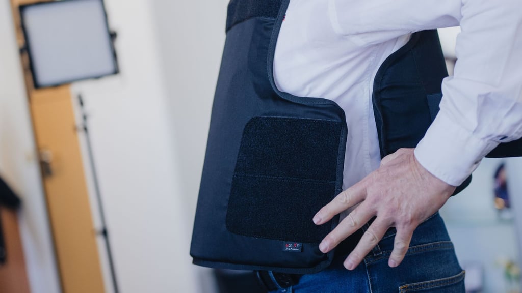 In Sachsen-Anhalt müssen Gerichtsvollzieher seit April vergangenen Jahres Schutzwesten tragen. (Symbolbild)