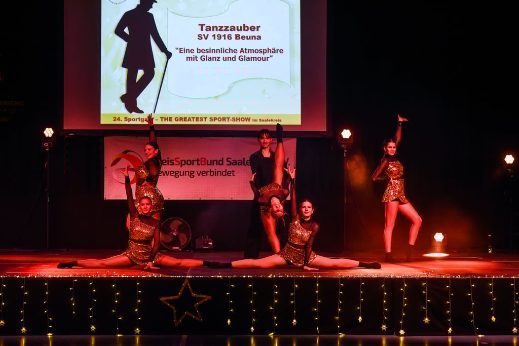 „Glanz und Glamour“ brachte  Tanzzauber Merseburg mit.