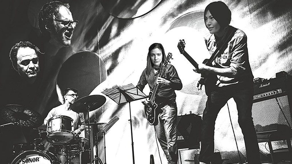 Das Projekt Experienced interpretiert Musik von Jimi Hendrix im Magdeburger Forum Gestaltung.