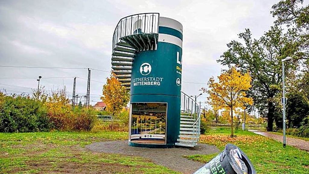 Dir Kuhlache  wird  verabschiedet. Hier soll der Uferpark der Laga entstehen.