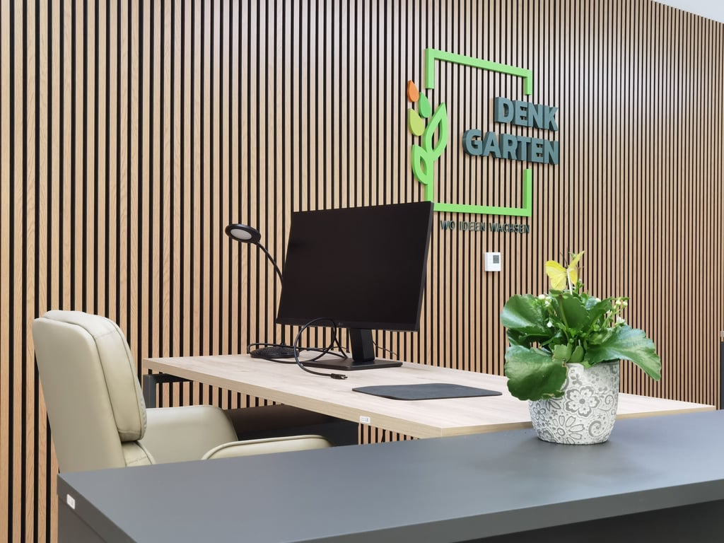 Einer der neu eingerichteten Arbeitsplätze im Coworking Space in Blankenburgs Langer Straße 1. 