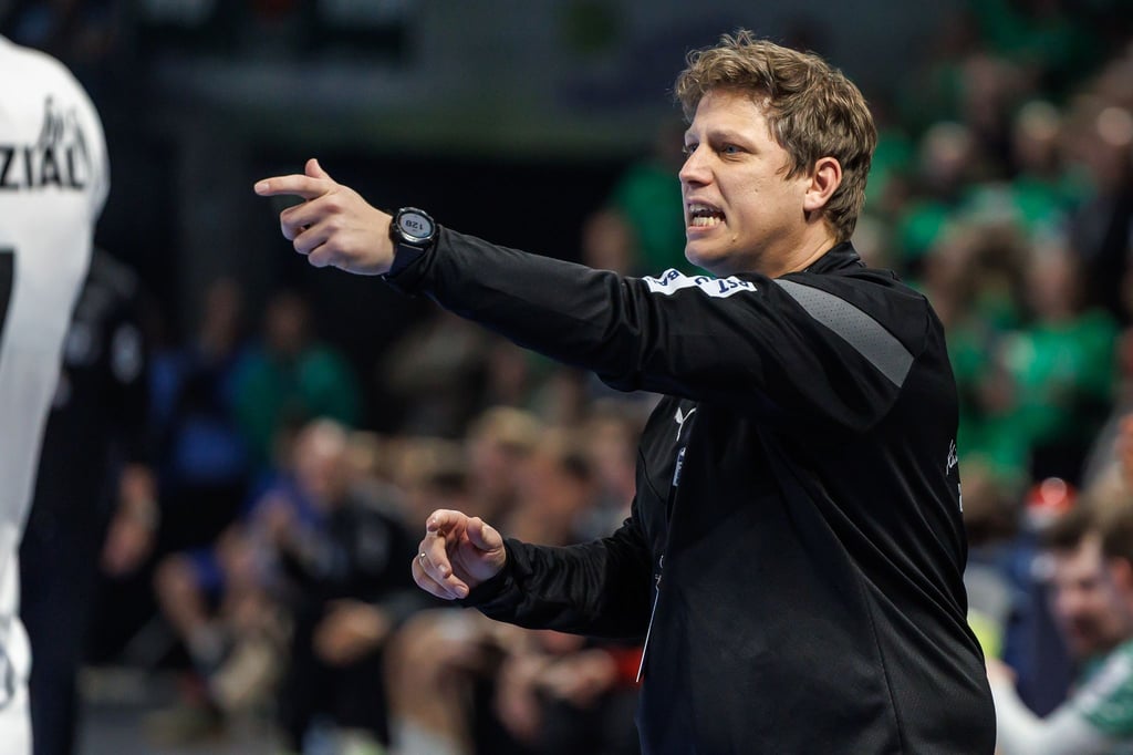 Trainer Nicolej Krickau und die Füchse Berlin spielten in Hannover.