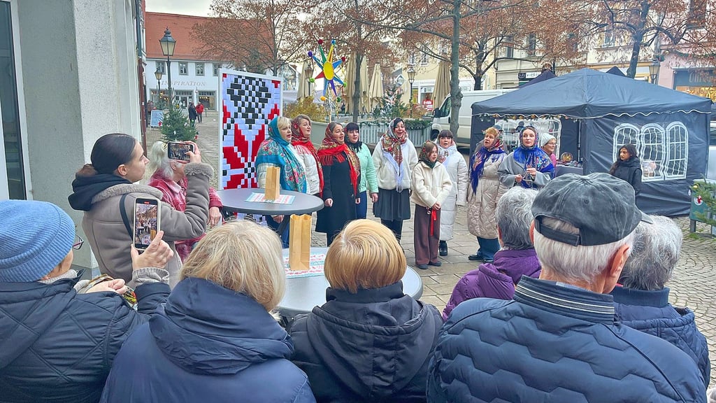Weihnachtliche Stimmung kam auf mit dem Seniorenchor des Ukrainischen Zentrums.