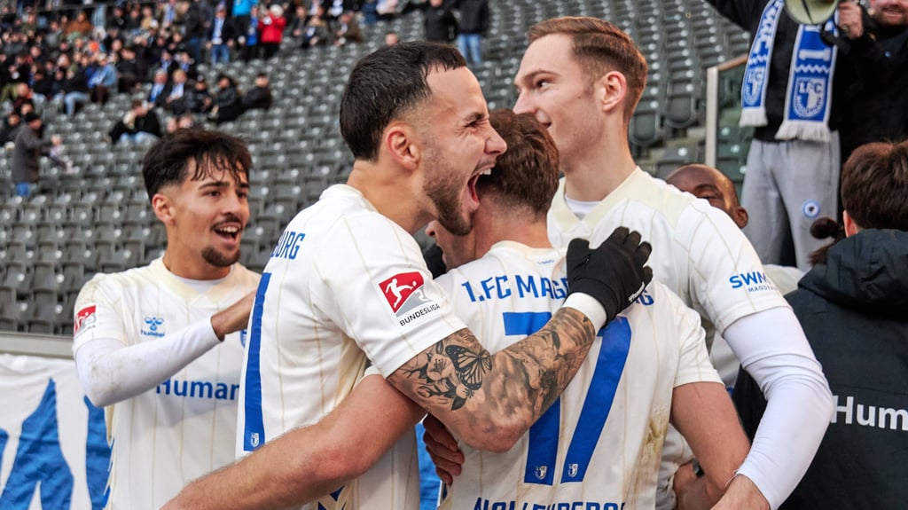 FCM-Spieler Alexander Nollenberger wird von den Kollegen gefeiert: "Nolle" traf zum zwischenzeitlichen 1:0 gegen Hertha BSC.