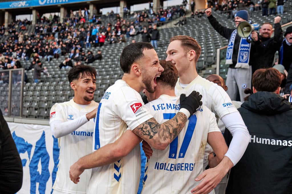 FCM-Spieler Alexander Nollenberger wird von den Kollegen gefeiert: "Nolle" traf zum zwischenzeitlichen 1:0 gegen Hertha BSC.