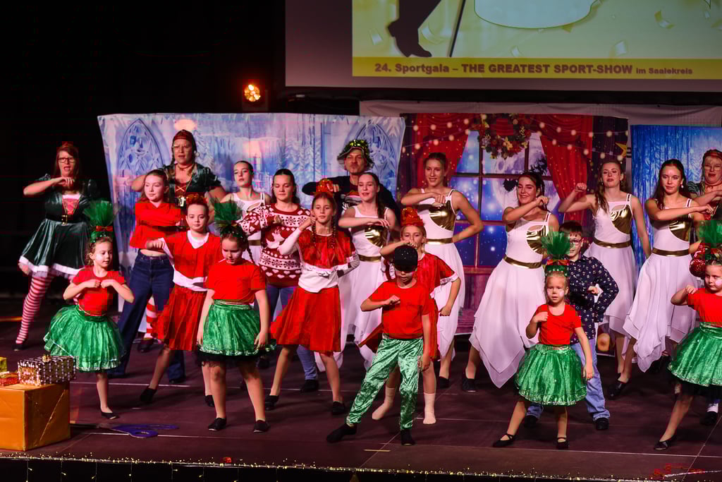 Der Tanzverein Langenbogen präsentierte eine Weihnachtsgeschichte.