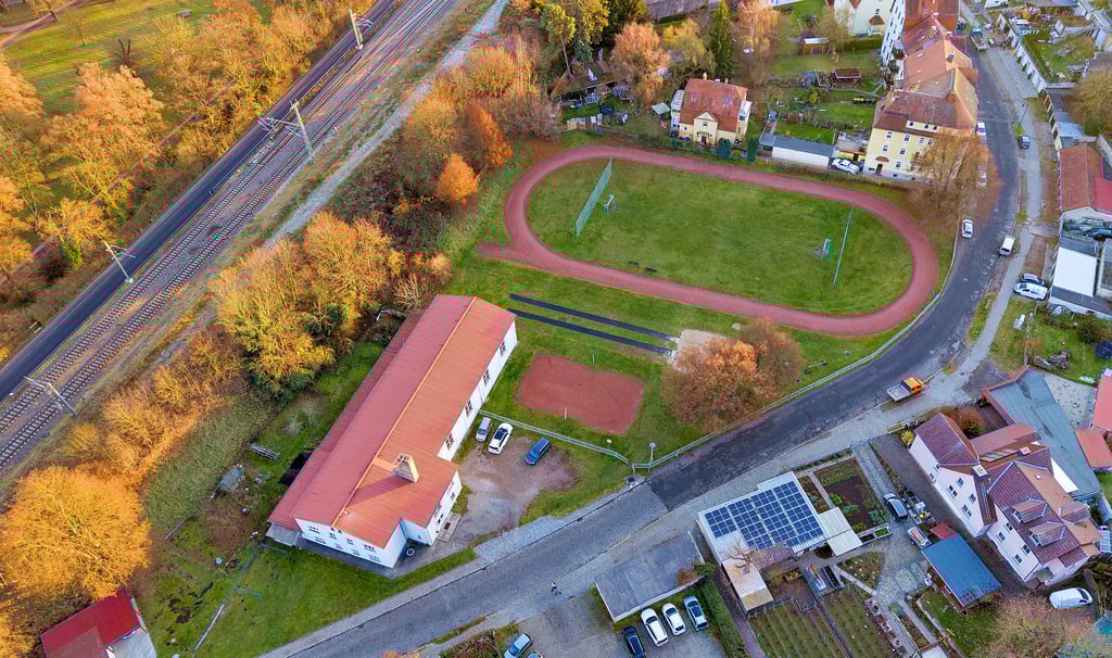 Dreh- und Angelpunkt für den Schul- und Vereinssport: die Turnhalle in der Gerstenbergkpromenade von Bad Kösen. Der Ruf nach Sanierung oder Neubau ist seit Langem groß. Jetzt soll  es tatsächlich eine Lösung geben.