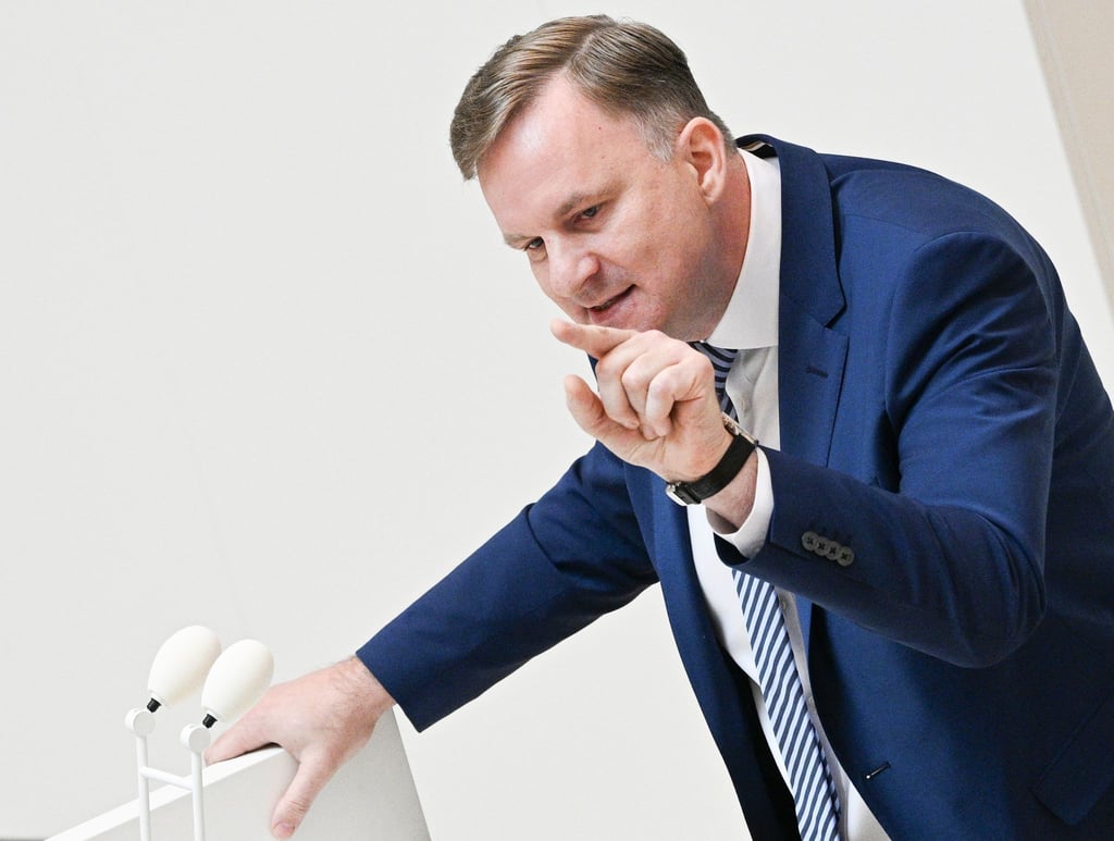 Der CDU-Finanzpolitiker Steeven Bretz fordert von der Landesregierung mehr Details über die geplanten Projekte im Milliardenpaket des Bundes für Infrastruktur (Archivbild).