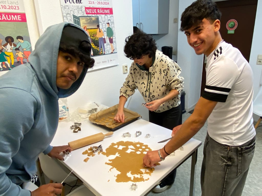 In der Netzwerkstelle in Genthin wurden in der Vorweihnachtszeit Plätzchen gebacken. 