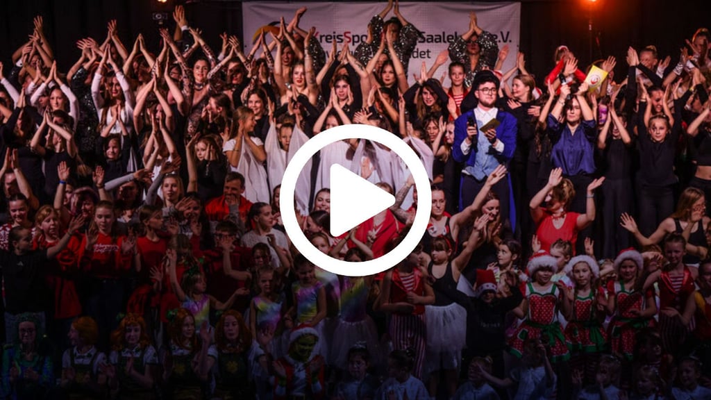 Zahlreiche Sportler aus den unterschiedlichsten Vereinen nahmen an der 24. Sportgala des Kreissportbundes Saalekreis teil und begeisterten das Publikum mit einem zweieinhalbstündigen Programm aus abwechslungreichen Darbietungen und weihnachlichen Klängen.