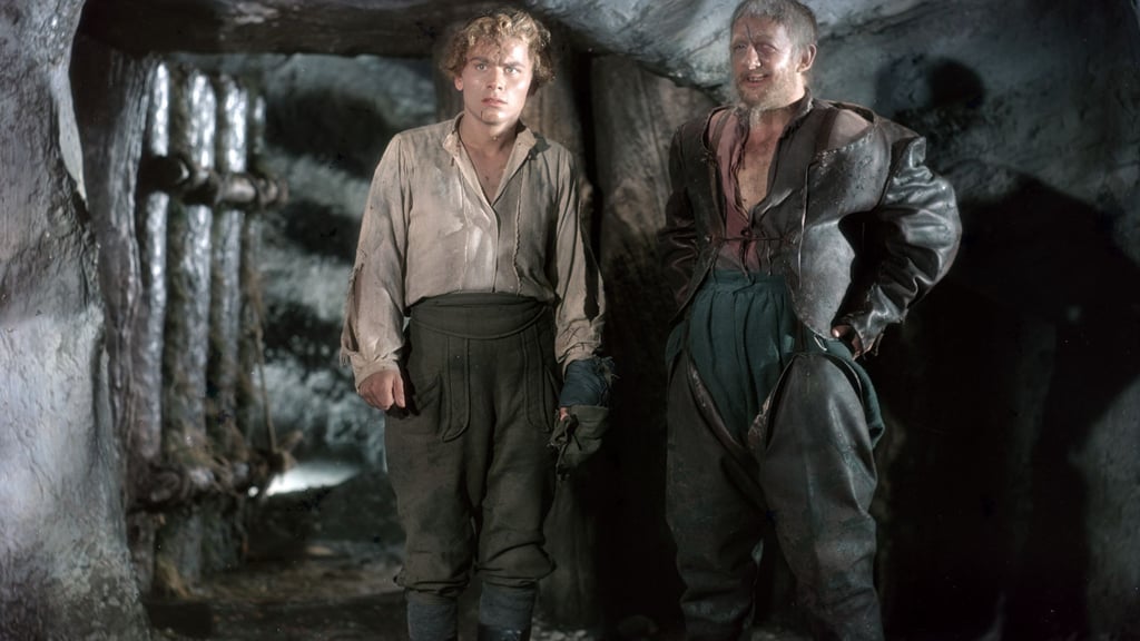 Die Schauspieler Lutz Moik (l) in der Figur des Köhlers Peter Munk und Erwin Geschonnek als Holländer-Michel in der Märchen-Verfilmung „Das kalte Herz“.