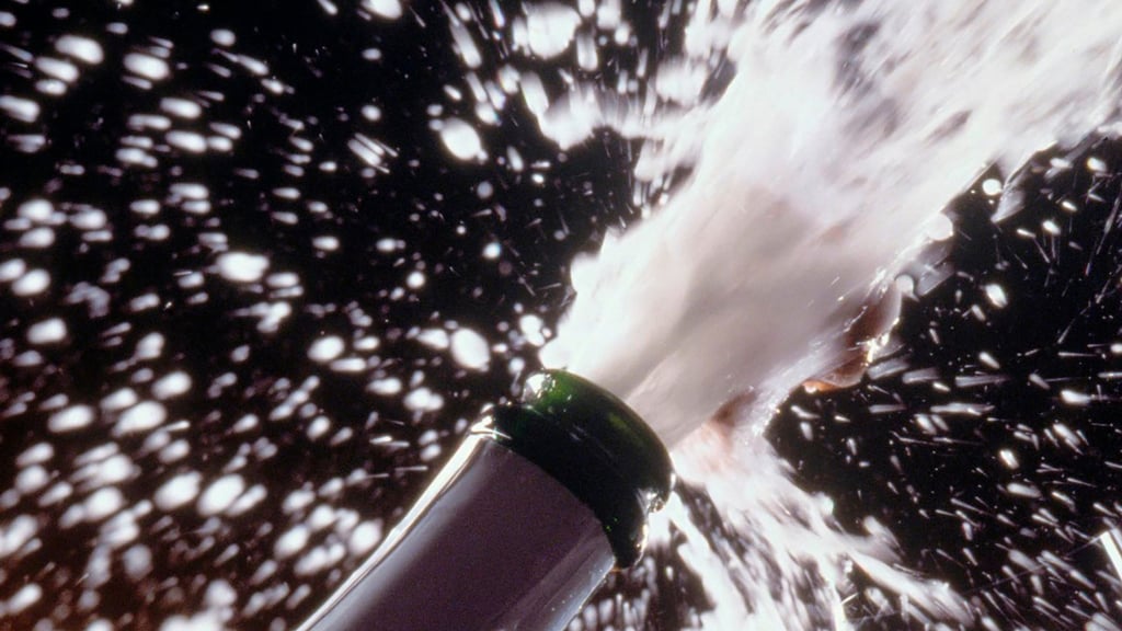 Ob mit oder ohne Grund zum Anstoßen: Die Deutschen lassen gern die Korken knallen.