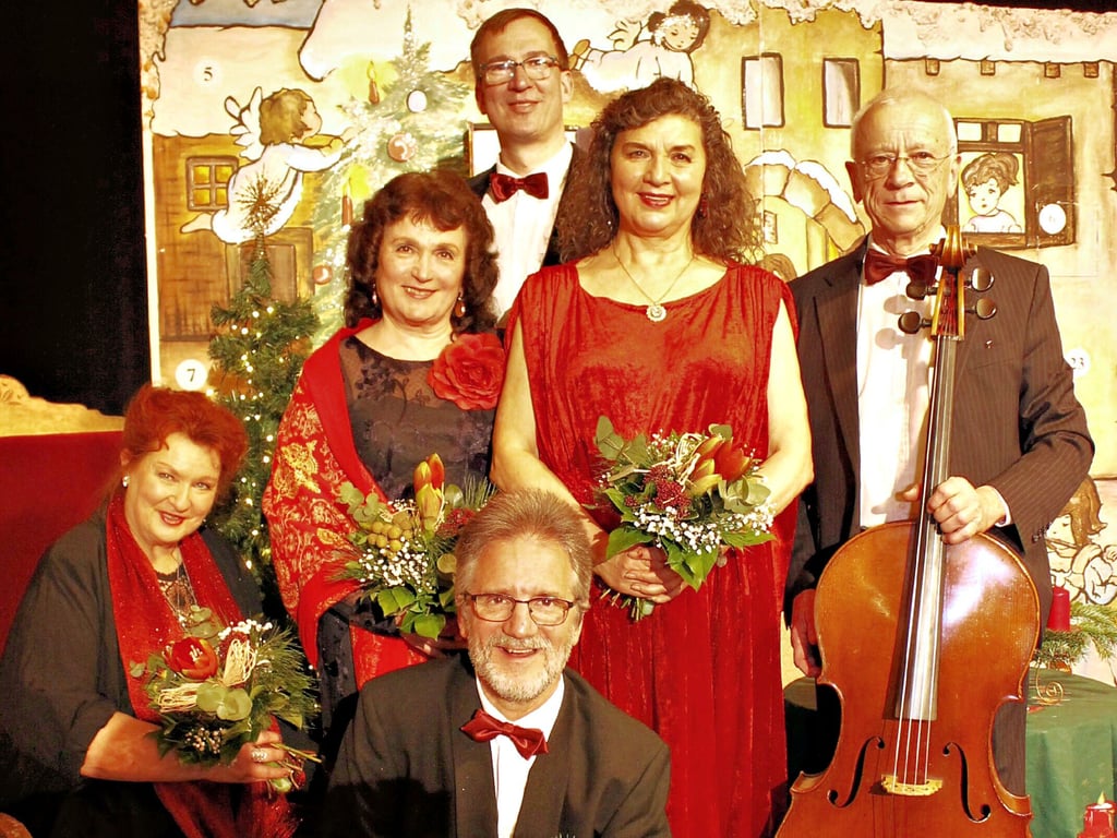 Das glückliche Ensemble am Freitagabend nach der Premiere im Bernburger Metropol. 