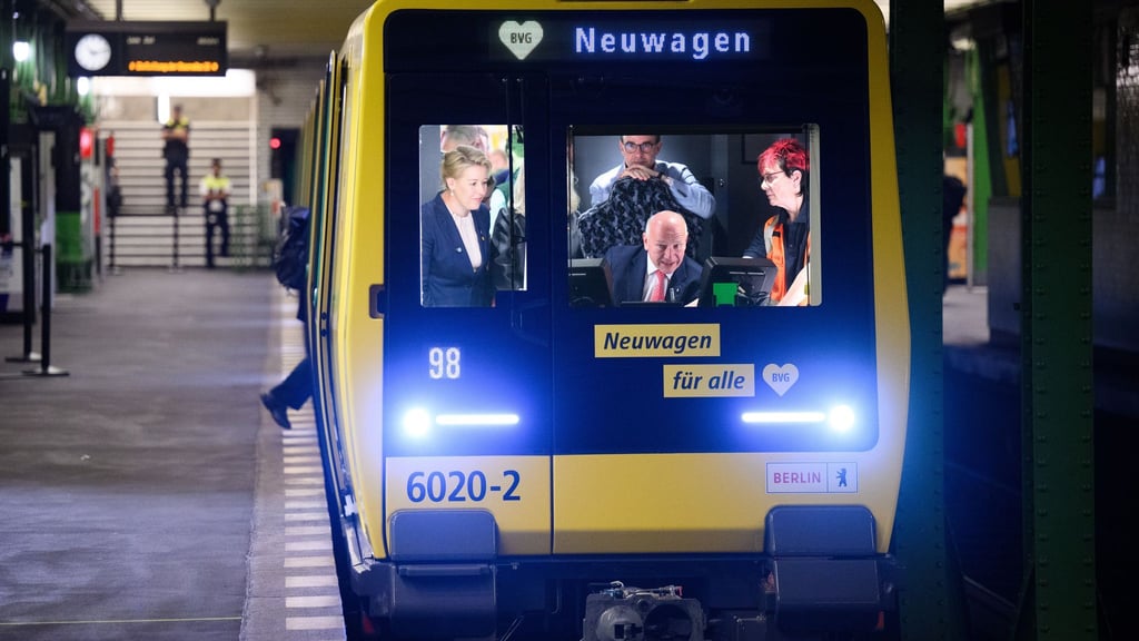 Im Berliner ÖPNV passieren viele Kuriositäten - wie am 5. November, als plötzlich der Regierende am Steuer einer neuen U-Bahn saß. Die BVG zeigt ab heute eine Reality-Show bei YouTube, die mit viel Selbstironie das Image des Unternehmens verbessern soll. (Archivbild)