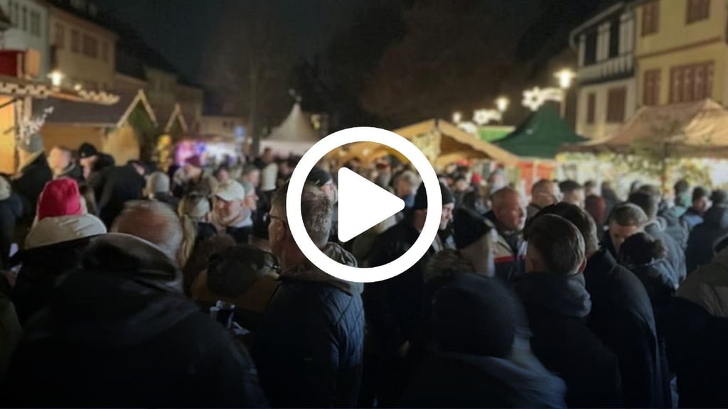 So  voll war der  Weihnachtsmarkt in Sangerhausen am späten Freitagabend.