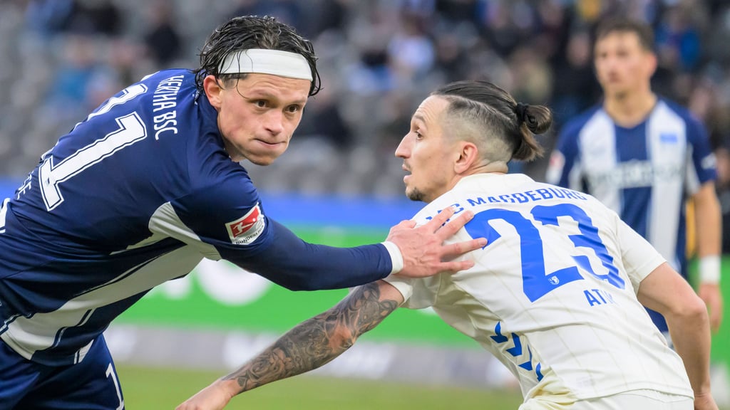 Die beiden Spielmacher ihrer jeweiligen Vereine im Duell: Fabian Reese (li. für Hertha BSC) und Baris Atik (1. FC Magdeburg).