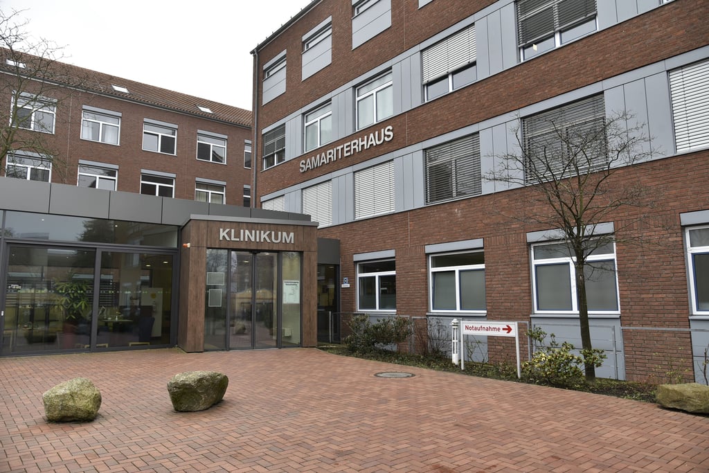 Blick auf das Klinikum Cracau der Uniklinik auf dem Gelände der Pfeifferschen Stiftungen in Magdeburg-Cracau. 