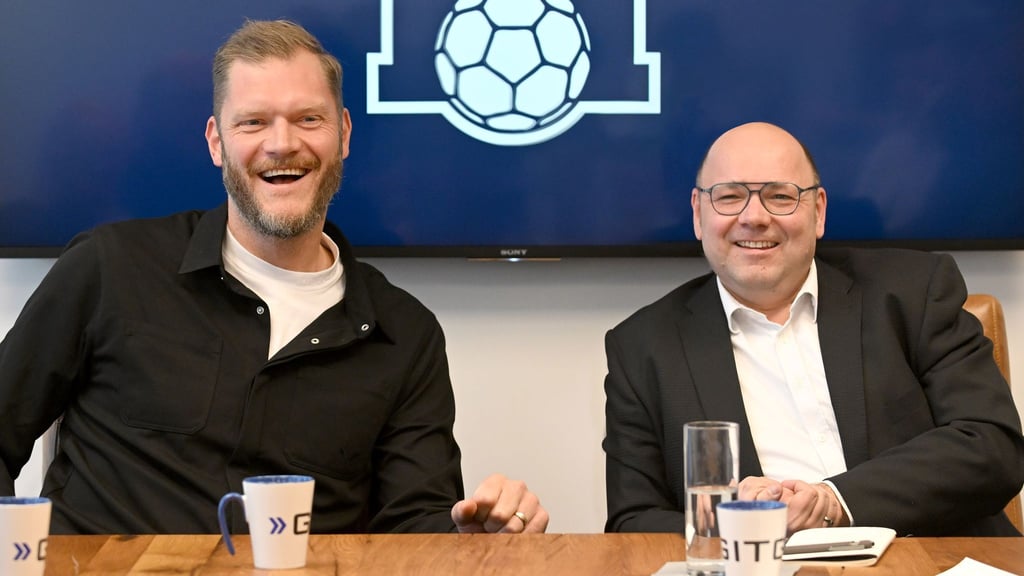 Sportdirektor Johannes Bitter (l) und Geschäftsführer Christian Hüneburg tragen seit Oktober 2024 die Verantwortung beim HSV Hamburg.