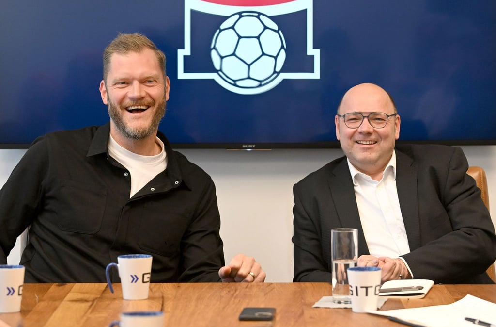 Sportdirektor Johannes Bitter (l) und Geschäftsführer Christian Hüneburg tragen seit Oktober 2024 die Verantwortung beim HSV Hamburg.