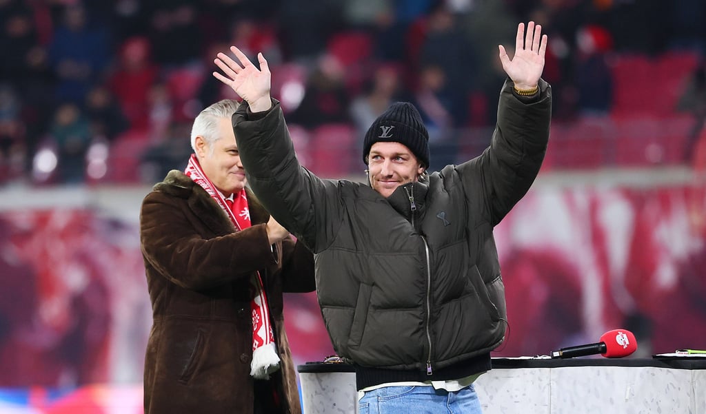 Emil Forsberg im Stadion bei RB Leipzig zu Besuch.