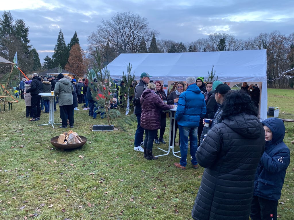 Viele Zuschauer sind vor allem für das Theater gekommen.