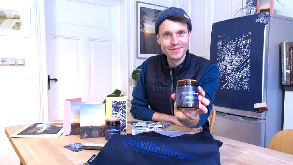 Zu den neuesten unter den Produkten des von Anselm Schwindack gegründeten Verlags „The Quedlinburger“ zählt eine  Duftkerze, die gemeinsam mit „Luchsberg“ entwickelt wurde.