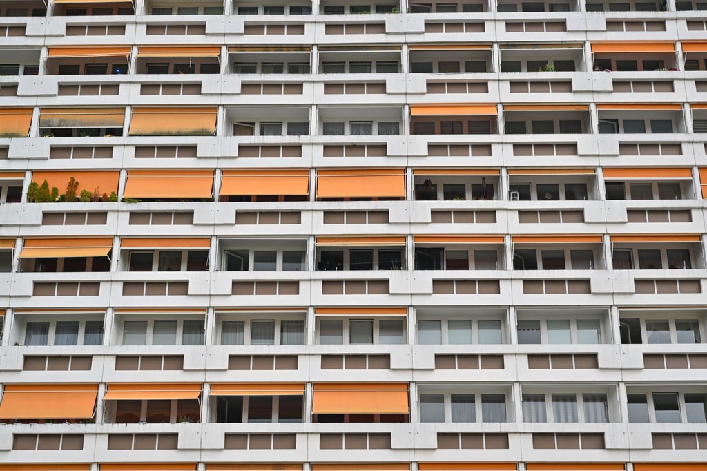 Hohe Mieten begünstigen dem Paritätischen Verband zufolge Armut. (Symbolbild)