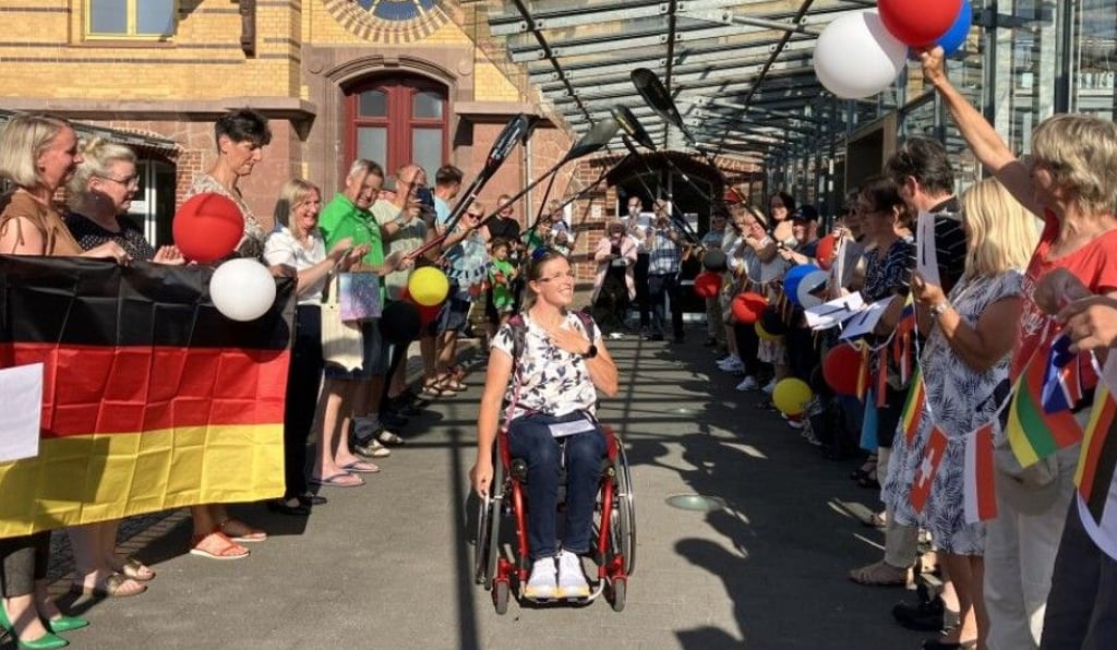 Wieder gefeiert: Para-Sportlerin Anja Adler, hier 2024 bei ihrer Verabschiedung auf dem Weg zu den Paralympics in Paris, ist Sachsen-Anhalts Sportlerin des Jahres.