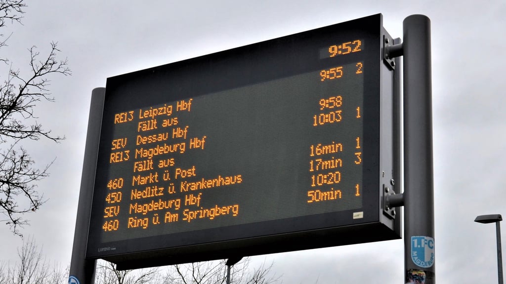 Derzeit kommt es auf der Bahnstrecke zwischen Dessau und Magdeburg zu Zugausfällen und Schienenersatzverkehr.