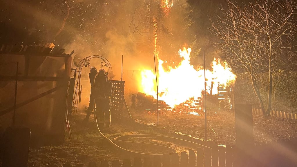 Feuerwehr rückt zu zwei Bränden in Gardelegen aus.