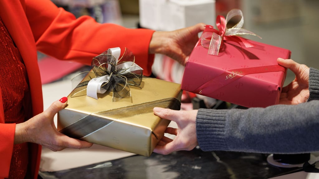 Manchmal geht's zurück: Ein Umtausch im Geschäft ist meist nur auf Kulanz möglich, bei mangelhafter Ware bestehen jedoch gesetzliche Ansprüche.